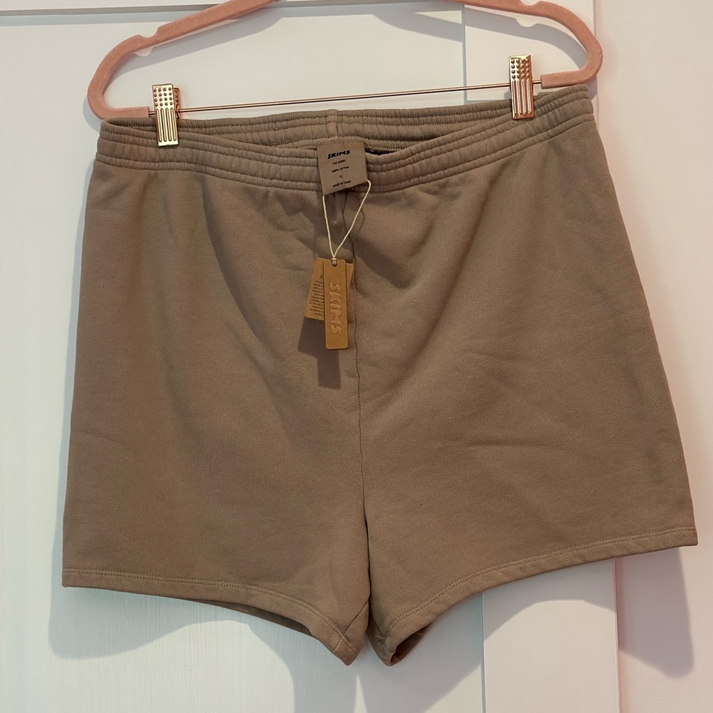 NWT XL SKIMS Outdoor Fleece Shorts in Desert
